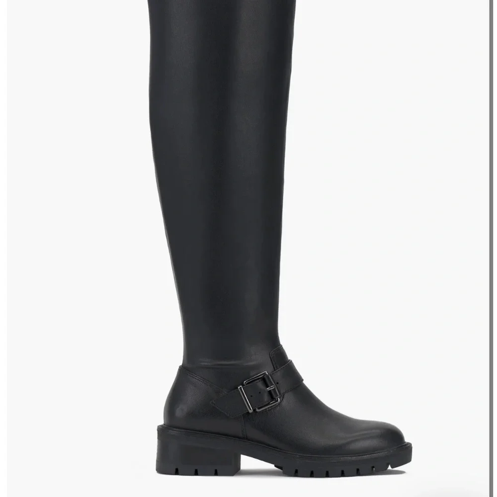 Vince Camuto step out